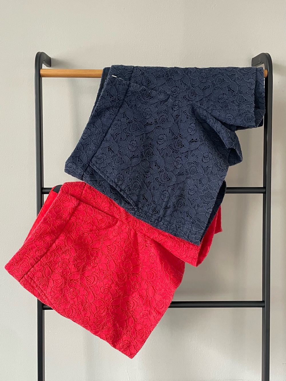 Cynthia Rowley Red Floral Pattern Shorts